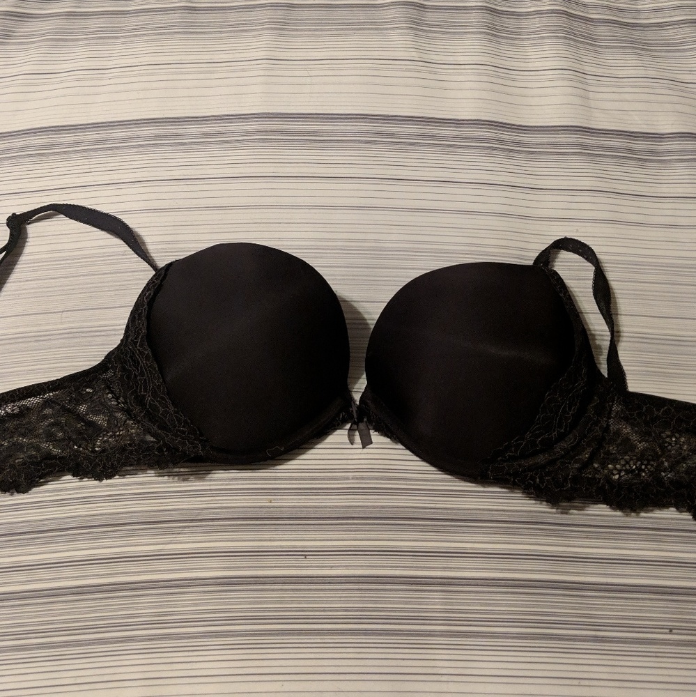 Black Victoria's Secret bra